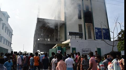 கடலூரில் பாயிலர் வெடித்து விபத்துக்குள்ளான தனியார் தொழிற்சாலை.