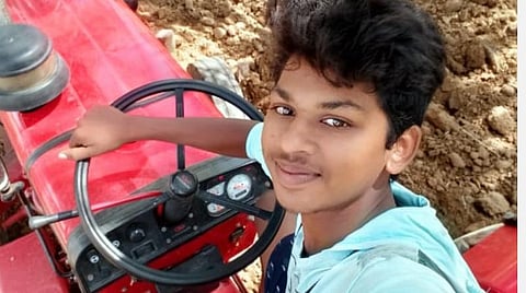 விவசாய நிலத்தில் டிராக்டருடன் செல்ஃபி; இளைஞர் கிணற்றில் தவறி விழுந்து உயிரிழப்பு- வாணியம்பாடி அருகே சோகம்