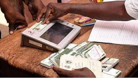 கரோனா நிவாரண நிதி ரூ.2000 வழங்கும் பணி: இன்று முதல் தொடக்கம்