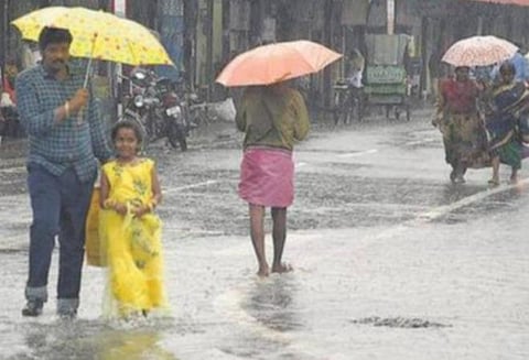 அதி தீவிரப் புயலால் 3 மாவட்டங்களில் கனமழை; மீனவர்களுக்கு எச்சரிக்கை- வானிலை ஆய்வு மையம் அறிவிப்பு