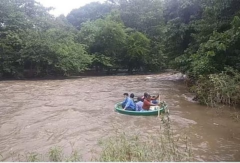 தனித்தீவான தெங்குமரஹாடாவில் கரோனாவைத் தடுக்கப் போராடும் தனி ஒருவர்!