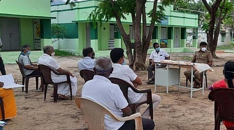 பெரியநாயக்கன்பாளையம் ஊராட்சி ஒன்றியத்துக்கு உட்பட்ட, குருடம்பாளையம் ஊராட்சியில், கிராம அளவிலான கரோனா வைரஸ் தொற்று கண்காணிப்புக் குழுவின் கூட்டம் நேற்று நடந்தது.