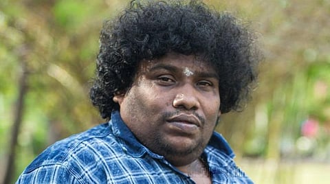 அரசு விதிகளைப் பின்பற்றி கரோனாவை ஒழிப்போம்: யோகி பாபு