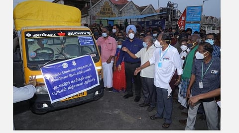 2635 நடமாடும் வாகனங்கள் மூலம் சென்னையில் காய்கறி, கனி, முட்டை, ரொட்டிகள் விற்பனை: சென்னை மாநகராட்சி தொடங்கியது