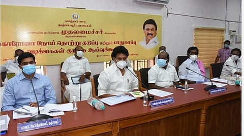 கரோனா தடுப்புப் பணியில் பள்ளி ஆசிரியர்களை ஈடுபடுத்தக் கட்டாயப்படுத்தக் கூடாது: அமைச்சர் அன்பில் மகேஸ் பொய்யாமொழி பேட்டி
