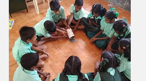 கரோனா நிவாரணம்: ஓர் அரசுப் பள்ளியே சேர்ந்து கொடுத்த உண்டியல் நிதி