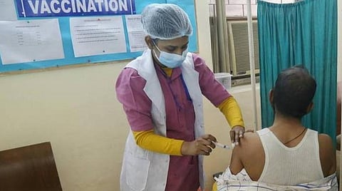 முதியோர், மாற்றுத் திறனாளிகளுக்காக வீடுகளுக்கு அருகிலேயே கரோனா தடுப்பூசி மையங்கள்