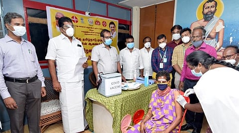 ஓசூரில் மாற்றுத்திறனாளிகளுக்கான கரோனா தடுப்பூசி சிறப்பு முகாம்: ஆட்சியர் தொடங்கி வைத்தார்