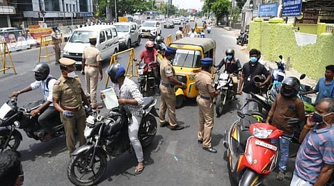சாலைகளில் அதிகரிக்கும் போக்குவரத்து- வாகன சோதனை, பறிமுதல் இன்று முதல் தீவிரமாகிறது