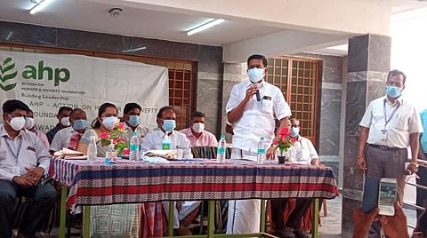 புதூர் நாட்டில் கரோனா சிறப்பு மையம் திறப்பு விழாவில் திருப்பத்தூர் எம்எல்ஏ நல்லதம்பி பேசினார்.