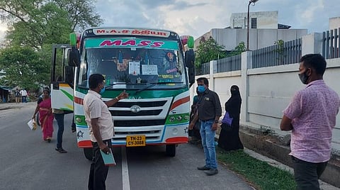 ஆம்பூர் புறவழிச்சாலையில் தோல் தொழிற்சாலை வாகனங்களில் வருவாய்த் துறையினர் ஆய்வு மேற்கொண்டனர்.