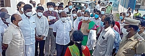 செங்கல்பட்டு அரசு மருத்துவமனையில் ஆய்வு மேற்கொண்ட அமைச்சர் மா.சுப்பிரமணியன்.