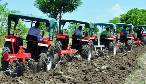 சிறு, குறு விவசாயிகள் 7000 பேருக்கு 15 ஆயிரம் ஏக்கர் நிலம் இலவசமாக கோடை உழவு