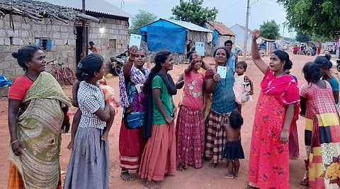 காரைக்குடி வேடன் நகரில் வசிக்கும் நரிக்குறவர்கள்.