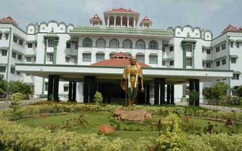 பாளை சிறையில் கொலையான கைதி குடும்பத்துக்கு ரூ.2 கோடி இழப்பீடு கோரிய வழக்கு முதன்மை அமர்வுக்கு மாற்றம்