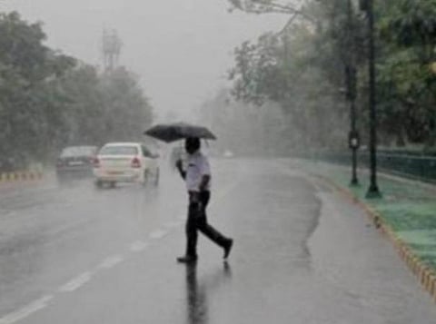தமிழகத்தின் சில பகுதிகளில் பலத்த மழைக்கு வாய்ப்பு: தேசிய வானிலை முன்னறிவிப்பு மையம்