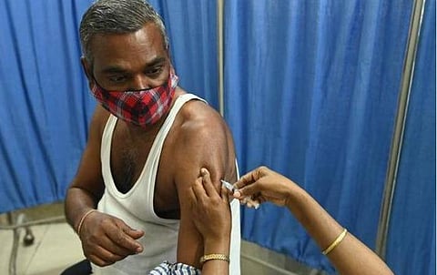 இலக்கை எட்டட்டும் அனைவருக்கும் இலவசத் தடுப்பூசித் திட்டம்