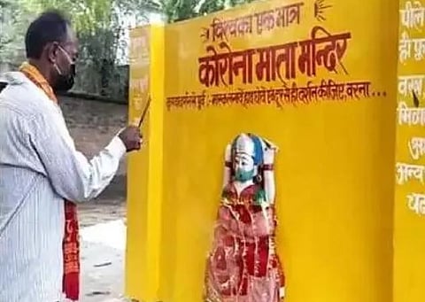 கரோனா மாதா கோயில்: மூடநம்பிக்கையை பரப்பியதாக சிலை அமைத்தவர் கைது