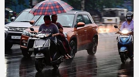 வெப்பச் சலனம், தென்மேற்குப் பருவக்காற்று; 3 மாவட்டங்களில் கனமழை; பரவலாக மிதமான மழை: வானிலை ஆய்வு மையம் தகவல்