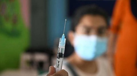 போலி தடுப்பூசி முகாம் நடத்தி மும்பையில் ரூ.5 லட்சம் மோசடி