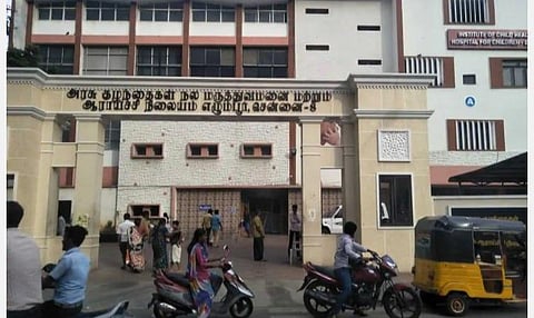 சென்னை எழும்பூர் குழந்தைகள் நல மருத்துவமனையில் ஆக்சிஜன் வசதியுடன் 250 படுக்கைகளுடன் வார்டு அமைக்கும் பணி தீவிரம்: கரோனா 3-ம் அலையை எதிர்கொள்ள தமிழக அரசு நடவடிக்கை