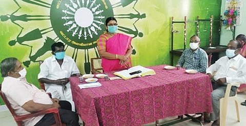கோவில்பட்டியில் நடைபெற்ற ஊராட்சி ஒன்றியக் குழு கூட்டத்தில் தலைவர் கஸ்தூரி சுப்புராஜ் பேசினார்.