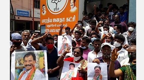 ஜான்குமாருக்கு அமைச்சர் பதவி வழங்கக் கோரிக்கை: புதுச்சேரி பாஜக தலைமை அலுவலகத்தை முற்றுகையிட்ட ஆதரவாளர்கள்