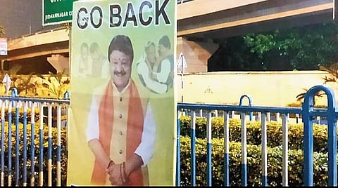 மேற்கு வங்க தேர்தல் தோல்வி: பாஜக பொறுப்பாளர் விஜய் வர்கியாவை நீக்கக் கோரி பதாகைகள்