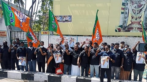 அமைச்சர் பதவி தரக்கோரி ஜான்குமார் ஆதரவாளர்கள் போராட்டம்: கட்சி மேலிடத்தை வலியுறுத்தி கோஷம்