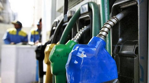 பெட்ரோல், டீசல் விலை உயர்வுக்கு காங். தலைமையிலான அரசு கொண்டுவந்த எண்ணெய் கடன் பத்திரங்களே காரணம்: பாஜக தலைமையிலான மத்திய அரசு குற்றச்சாட்டு