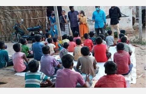 கிராமப்புற மாணவர்களுக்கு டிஜிட்டல் கல்வி வசதி கோரி மனு: மத்திய-மாநில அரசுகளுக்கு உயர் நீதிமன்றம் நோட்டீஸ்