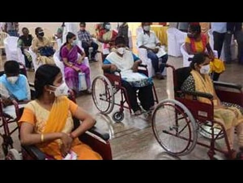 மாற்றுத்திறனாளிகளுக்குத் தடுப்பூசி: தமிழக அரசின் அறிக்கை குறித்து உயர் நீதிமன்றம் அதிருப்தி