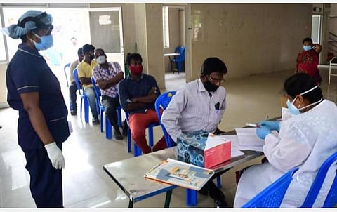 சென்னையில் கரோனா தொற்றுக்கு சிகிச்சை பெறுவோர் எண்ணிக்கையில் திடீரென 2 ஆயிரம் பேர் அதிகரிப்பு: பாதிப்பைக் குறைத்து காட்டுவதாக மாநகராட்சி மீது பொதுமக்கள் புகார்