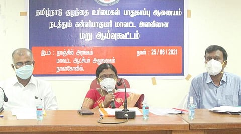 ஆய்வுக் கூட்டத்தில் சரஸ்வதி ரங்கசாமி.