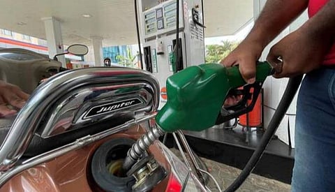 சென்னையில் ரூ.100ஐ நெருங்கும் பெட்ரோல் விலை: 25 மாவட்டங்களில் ரூ.100ஐ எட்டியது