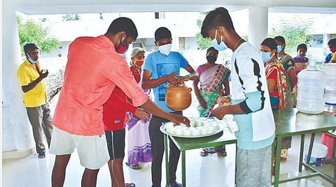 கரோனா தொற்றை வெற்றிகொண்ட சித்த மருத்துவம்: மருத்துவர்களின் அயராத சிகிச்சையால் உயிரிழப்புகள் தவிர்ப்பு