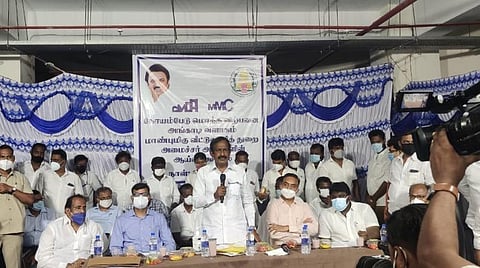 அமைச்சர் முத்துசாமி தலைமையில் நடைபெற்ற ஆய்வுக்கூட்டம்.