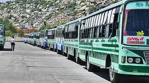 பயணிகளின் வருகை அதிகரிப்பால் கூடுதலாக 100 விரைவு பேருந்துகள் இயக்கம்: அரசுப் போக்குவரத்துக் கழக அதிகாரிகள் தகவல்
