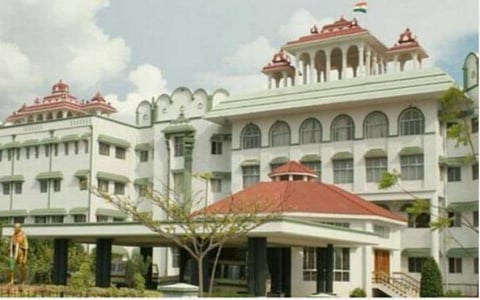 பாளை சிறையிலுள்ள ஆயுள் கைதி அட்டாக்பாண்டியை பரோலில் விடுவிக்கக்கோரிய மனு தள்ளுபடி