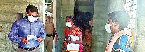 ஆலங்காயம் அடுத்த மல்லிக்குட்டை கிராமத்தில் பிரதம மந்திரியின் வீடு கட்டும் திட்டத்தின் கீழ் கட்டி வரும் வீட்டை நேற்று ஆய்வு செய்த திருப்பத்தூர் மாவட்ட ஆட்சியர் அமர் குஷ்வாஹா.