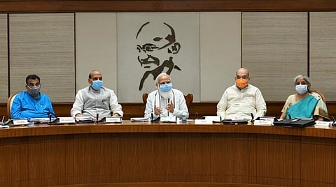 ஓர் ஆண்டுக்குப்பின் பிரதமர் இல்லத்தில் கூடியது மத்திய அமைச்சரவை: புதிய அமைச்சர்களுக்கு அறிவுரை
