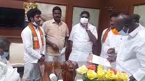 புதுச்சேரியில் மத வழிபாட்டு நிகழ்வுகளை நடத்த அனுமதி கோரி முதல்வரிடம் பாஜகவினர் மனு