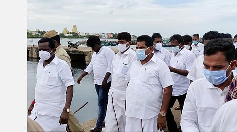 ராமேசுவரம் மீன்பிடி இறங்கு தளத்தைப் பார்வையிடும் அமைச்சர் அனிதா ராதாகிருஷ்ணன்