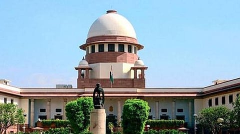 கரோனா பரவலை தடுக்க விடுவிக்கப்பட்ட கைதிகளை சரணடைய கேட்டு கொள்ள கூடாது: மாநிலங்களுக்கு உச்ச நீதிமன்றம் உத்தரவு