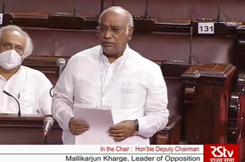 கரோனா கட்டுப்பாடு மக்களுக்கு மட்டும் தானா; தேர்தலில் என்ன செய்தீர்கள்?- கார்கே கேள்வி