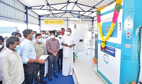 கூடங்குளம் அரசு மருத்துவமனை வளாகத்தில் அமைக்கப்பட்டுள்ள புதிய ஆக்சிஜன் உற்பத்தி நிலையத்தை தமிழக சட்டப் பேரவை தலைவர் மு.அப்பாவு திறந்து வைத்தார்.