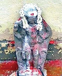பூமியில் இருந்து எடுக்கப்பட்ட முருகன் கற்சிலை.