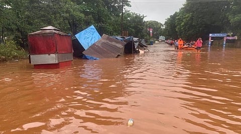 மகாராஷ்டிராவில் கொட்டித் தீர்க்கும் கனமழை; நிலச்சரிவு: 136 பேர் பலி