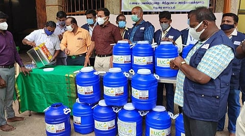 மீனாட்சியம்மன் கோயிலில் பிரசாதம் தயாரிக்க பயன்படுத்திய எண்ணெயை ‘பயோடீசல்’ தயாரிக்க வழங்கும் திட்டம் தொடக்கம்