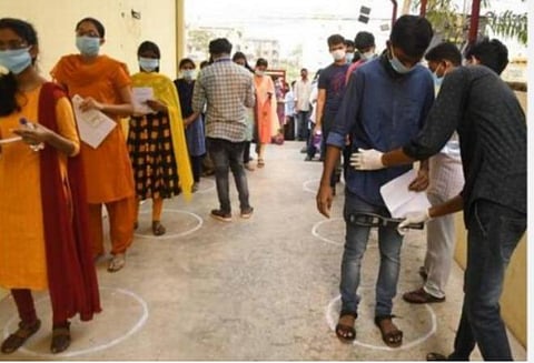 11 புதிய அரசு மருத்துவக் கல்லூரிகளில் நடப்புக் கல்வியாண்டில் மாணவர் சேர்க்கை: உயர் நீதிமன்றம் உத்தரவு